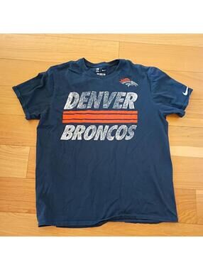 Nike Men's Navy and Blue Tshirt